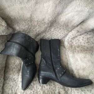 Fidji Navy Blue boots. 10M